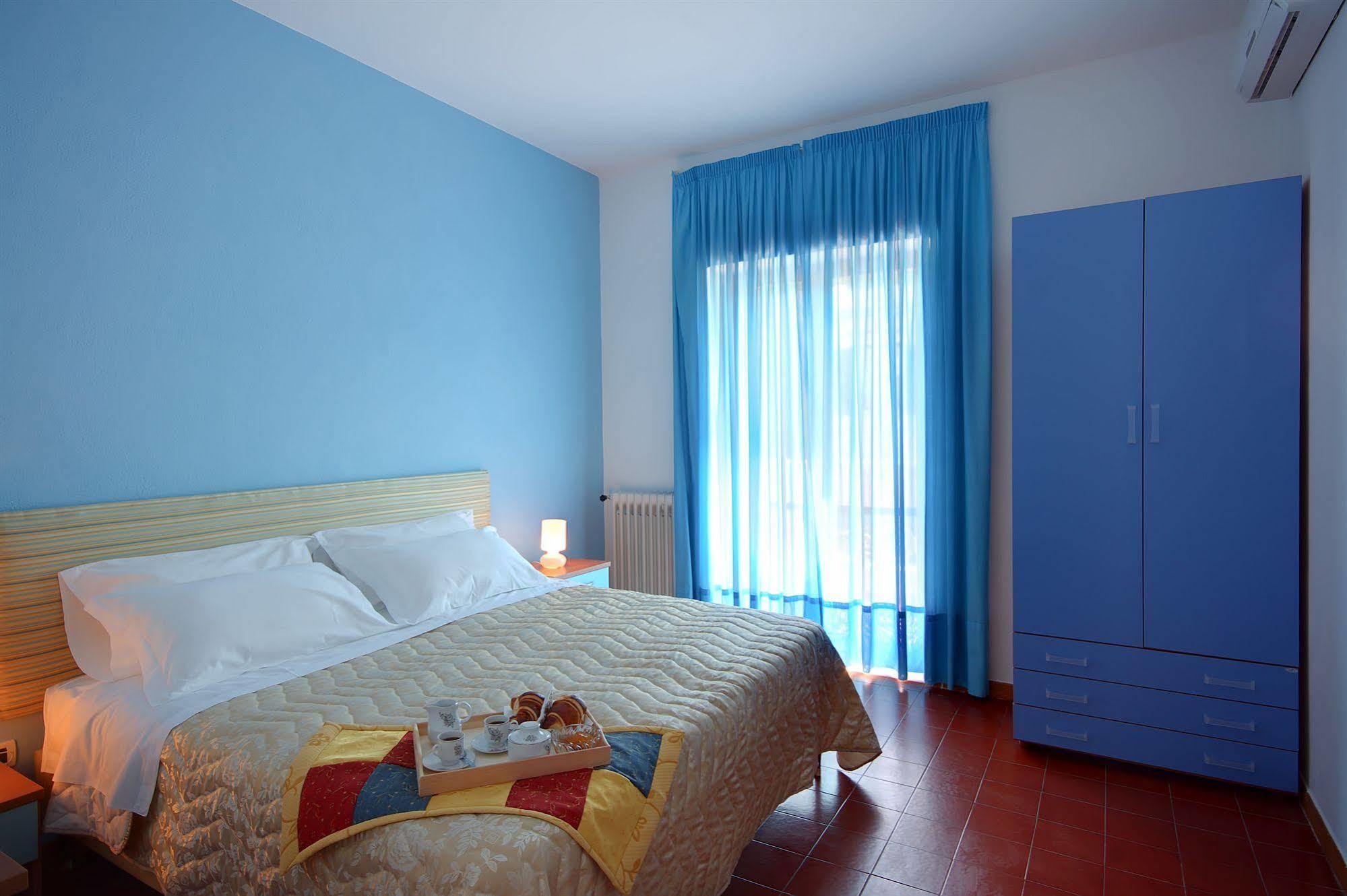 Iris Hotel Форио Экстерьер фото